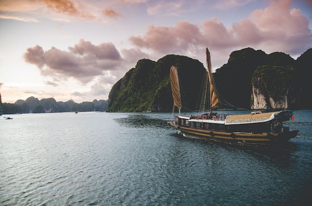 que ver en vietnam - halong bay